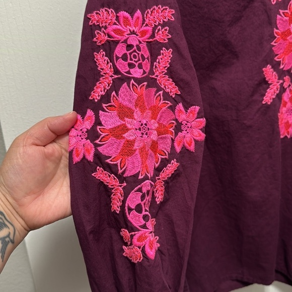 Lilly Pulitzer Coretta Tunic Cherry Ganache Embroidered Size Small - Picture 2 of 5